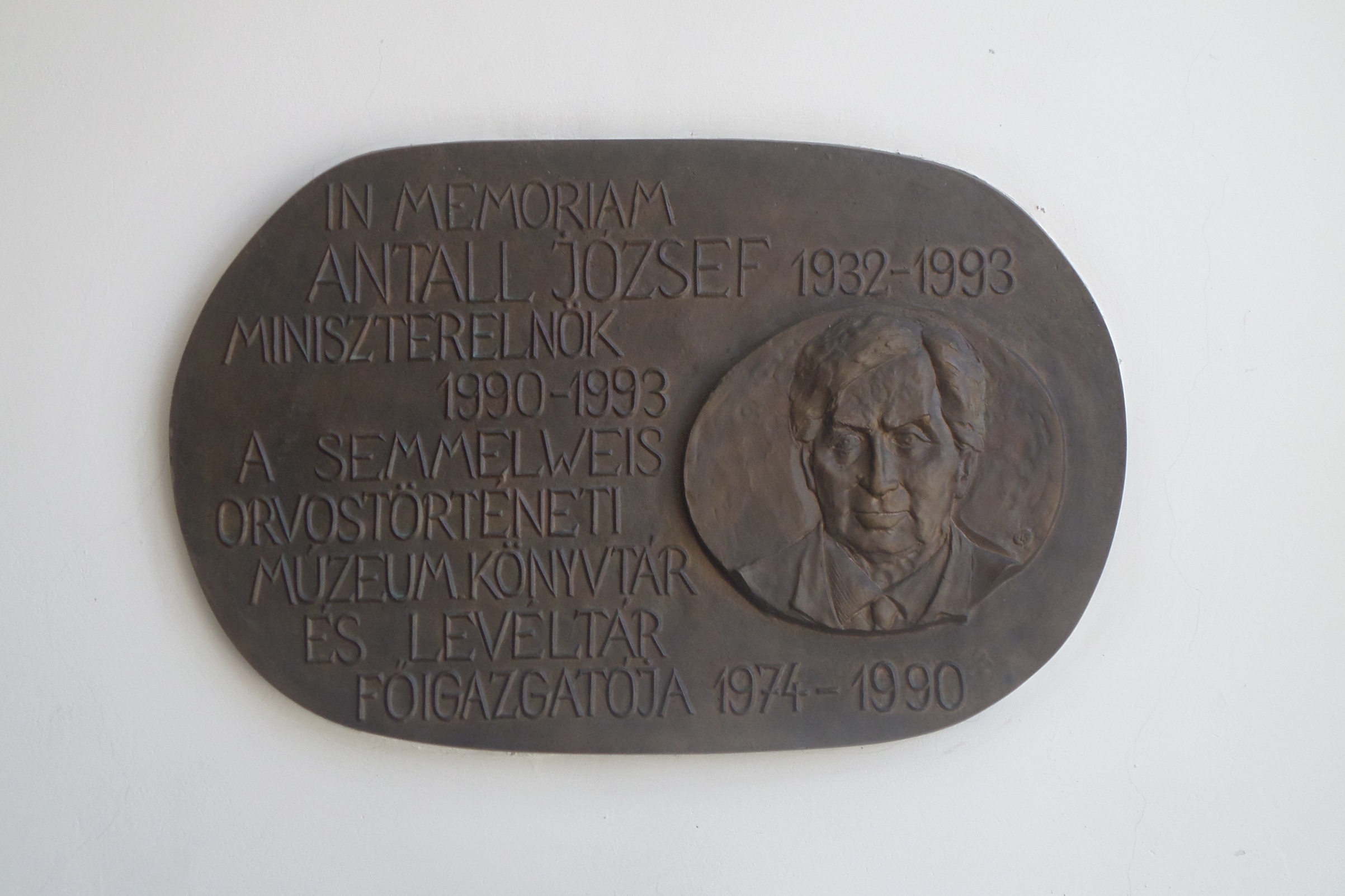 József Antall's memorial tablet, Semmelweis Museum, Budapest (by Gabriella Facchinetti).JPG